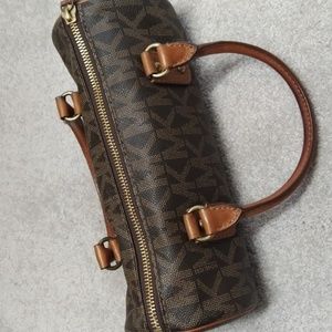 Michael kors barrel bag